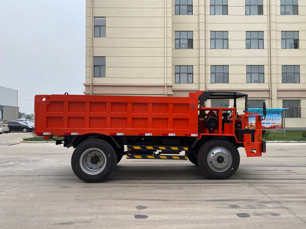 8噸礦用運(yùn)輸車
